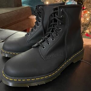 NWOT or box. Dr.Martens 1460 Smooth Leather Lace up Boots.  never been worn